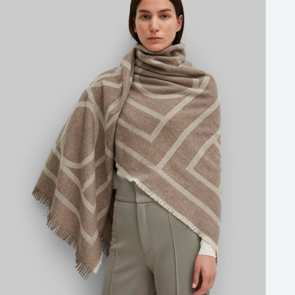 Elegant Tan and Cream Women's Shawl